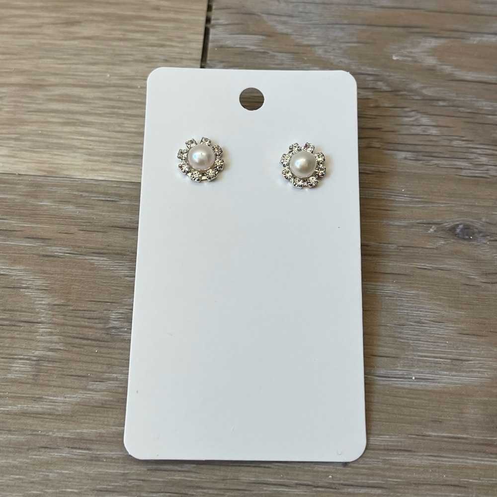 Pearl and gemstone earrings 🤍